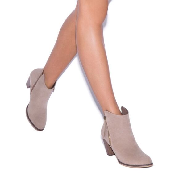 ✨HP✨KAROL BOOTIE✨   - Picture 1 of 5